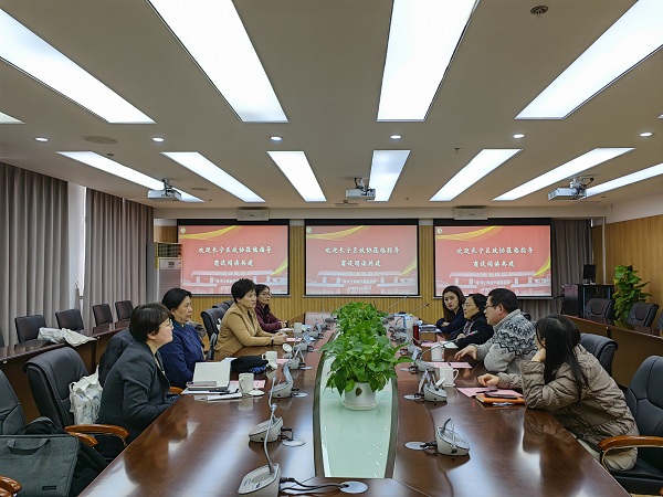 图为会议现场 图为会议现场