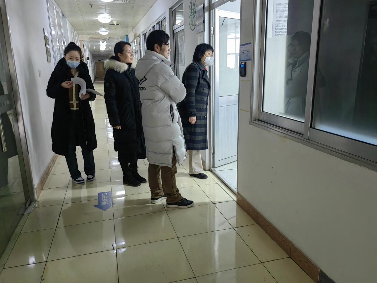 图为二级学院领导班子开展教学检查工作 图为二级学院领导班子开展教学检查工作