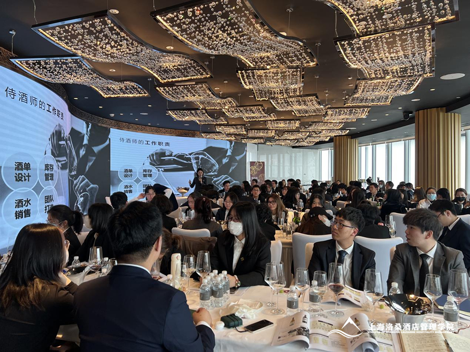 图为酒品鉴赏课程现场 图为酒品鉴赏课程现场