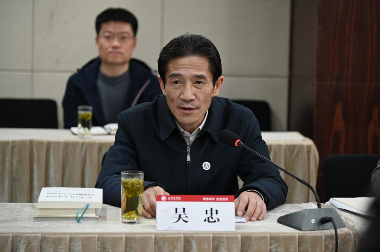 图为党委副书记、校长吴忠讲话 图为党委副书记、校长吴忠讲话