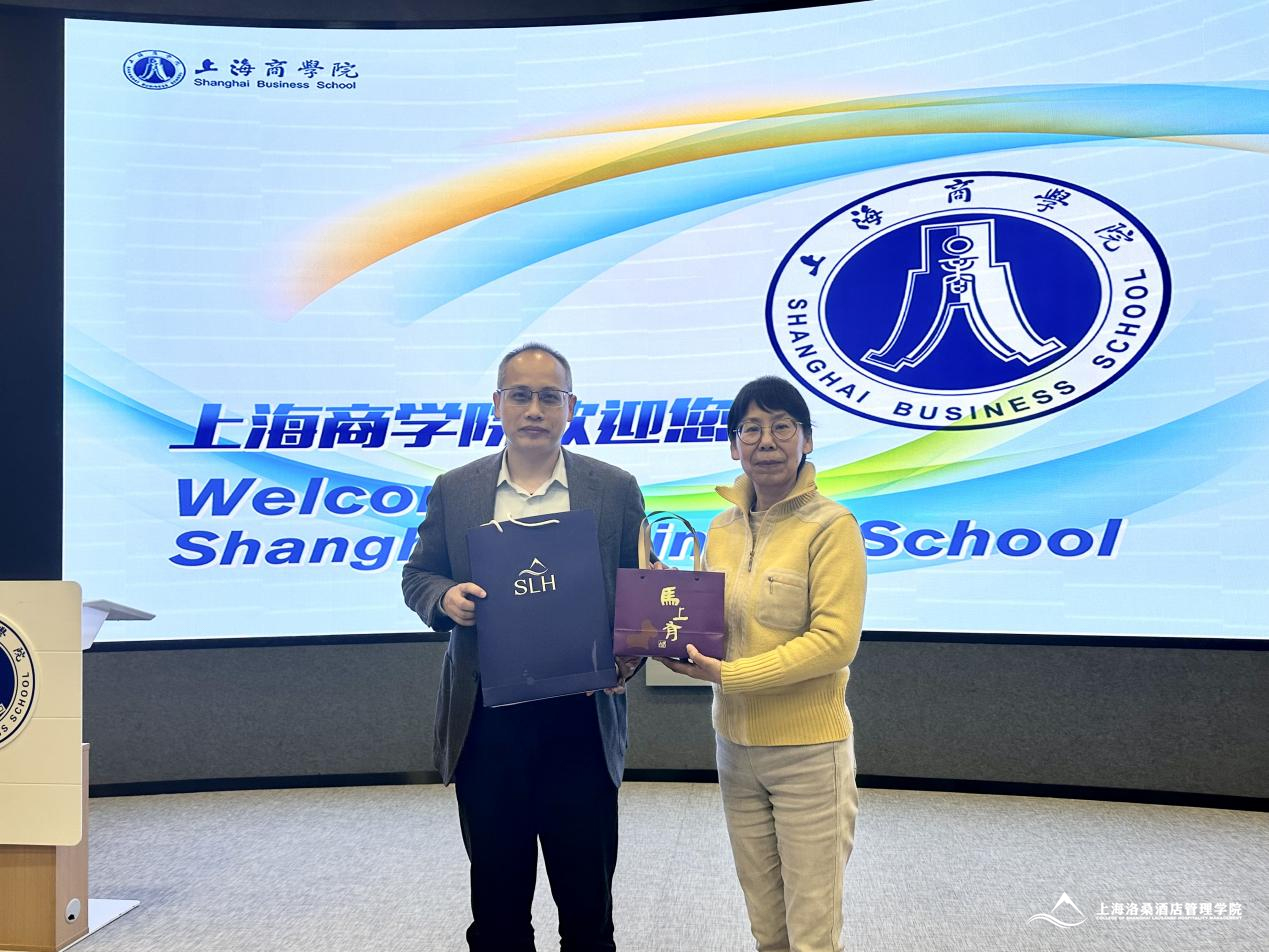 图为双方校领导合影 图为双方校领导合影