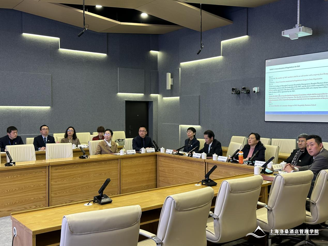 图为会议现场 图为会议现场