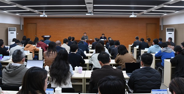 图为上海商学院主题教育动员大会现场 图为上海商学院主题教育动员大会现场