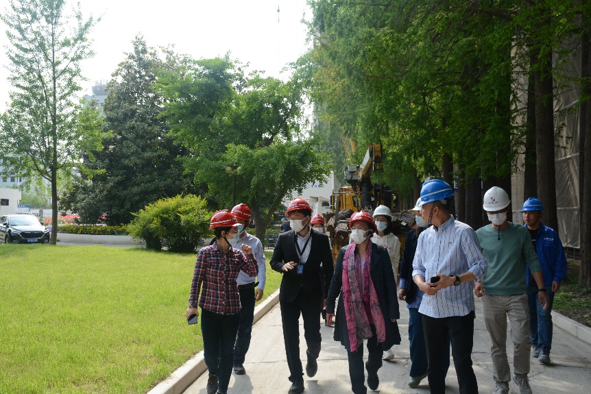 校领导带队视察漕宝路校区现场 校领导带队视察漕宝路校区现场