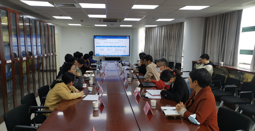 图为韩冬梅院长汇报学院整体情况 图为韩冬梅院长汇报学院整体情况