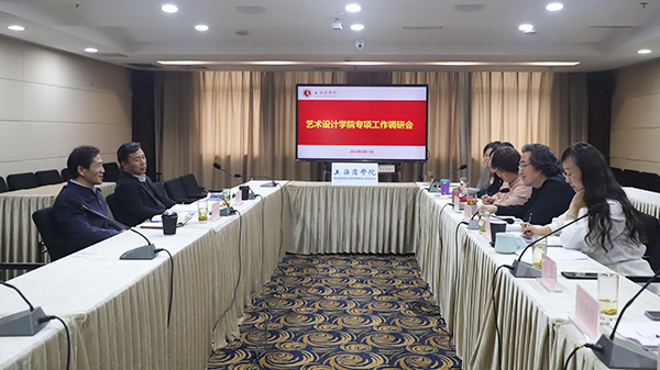 图为会议现场 图为会议现场