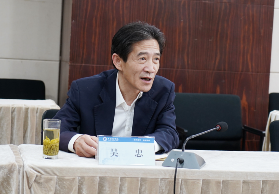 吴忠校长听取学院相关工作汇报 吴忠校长听取学院相关工作汇报