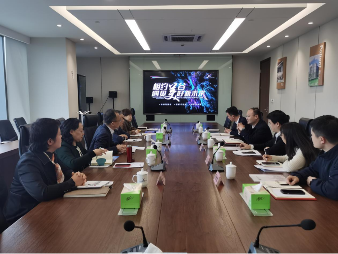 图为校党委书记沈大明、副书记陈晓峰、副书记、副校长劳晓芸一行在东方美谷企业集团开展访企拓岗 图为校党委书记沈大明、副书记陈晓峰、副书记、副校长劳晓芸一行在东方美谷企业集团开展访企拓岗