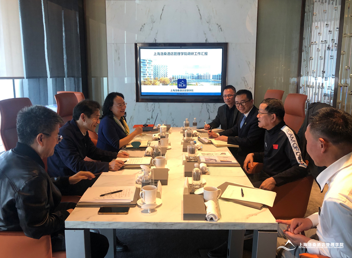图为座谈会现场 图为座谈会现场