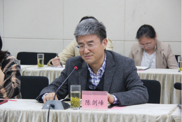 图为副校长陈剑峰讲话 图为副校长陈剑峰讲话