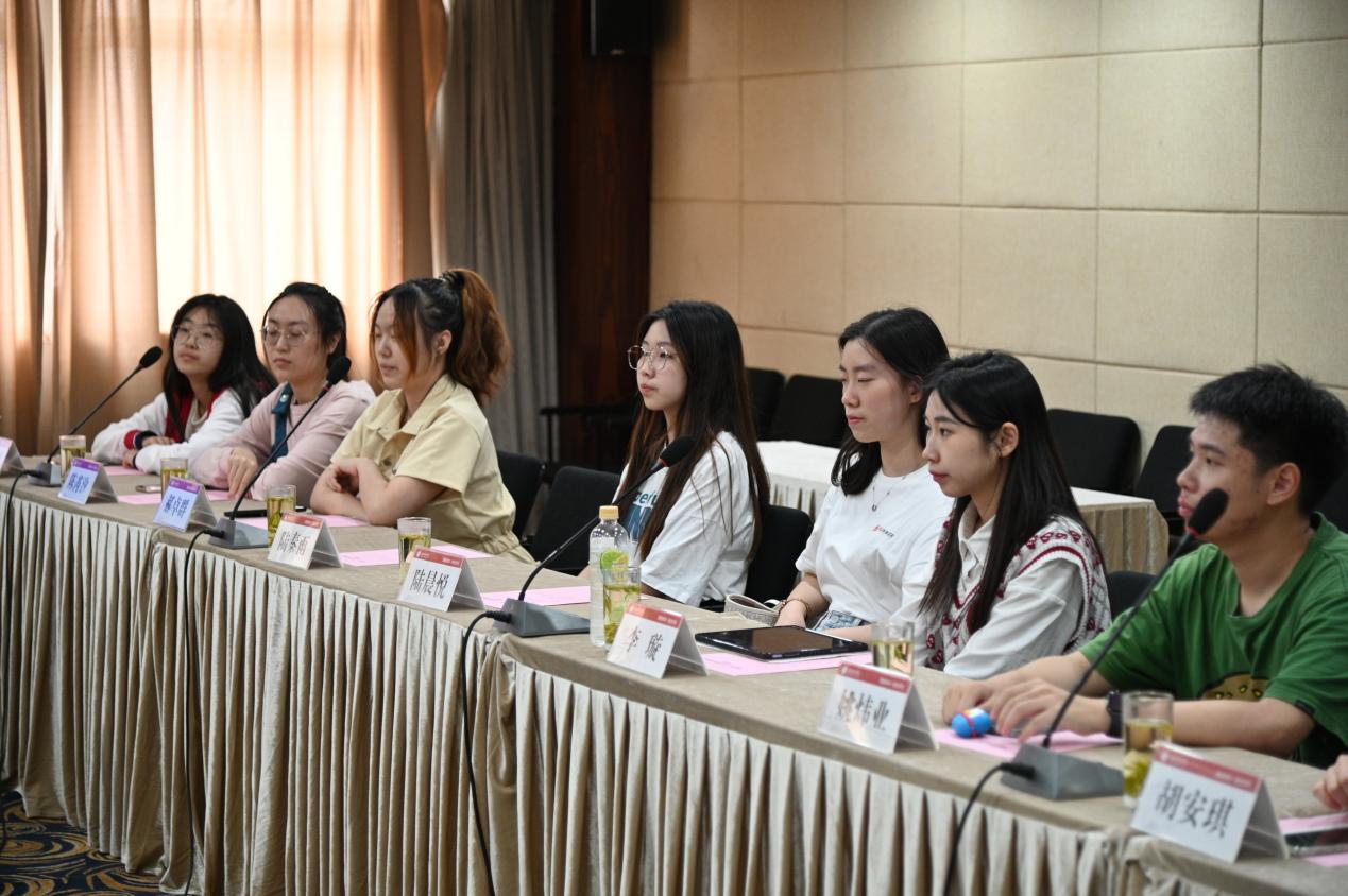 学生交流发言 学生交流发言