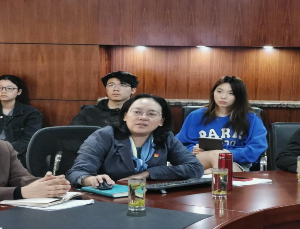 劳晓芸讲党课 劳晓芸讲党课