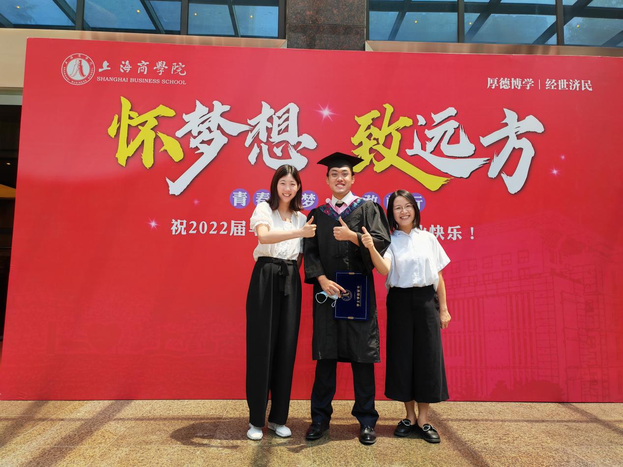 左一为段耀婷老师 左一为段耀婷老师