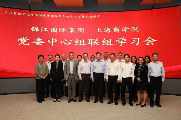 与会嘉宾合影 与会嘉宾合影