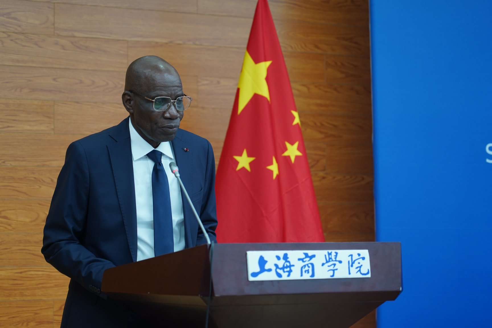 图为学员代表发言 图为学员代表发言