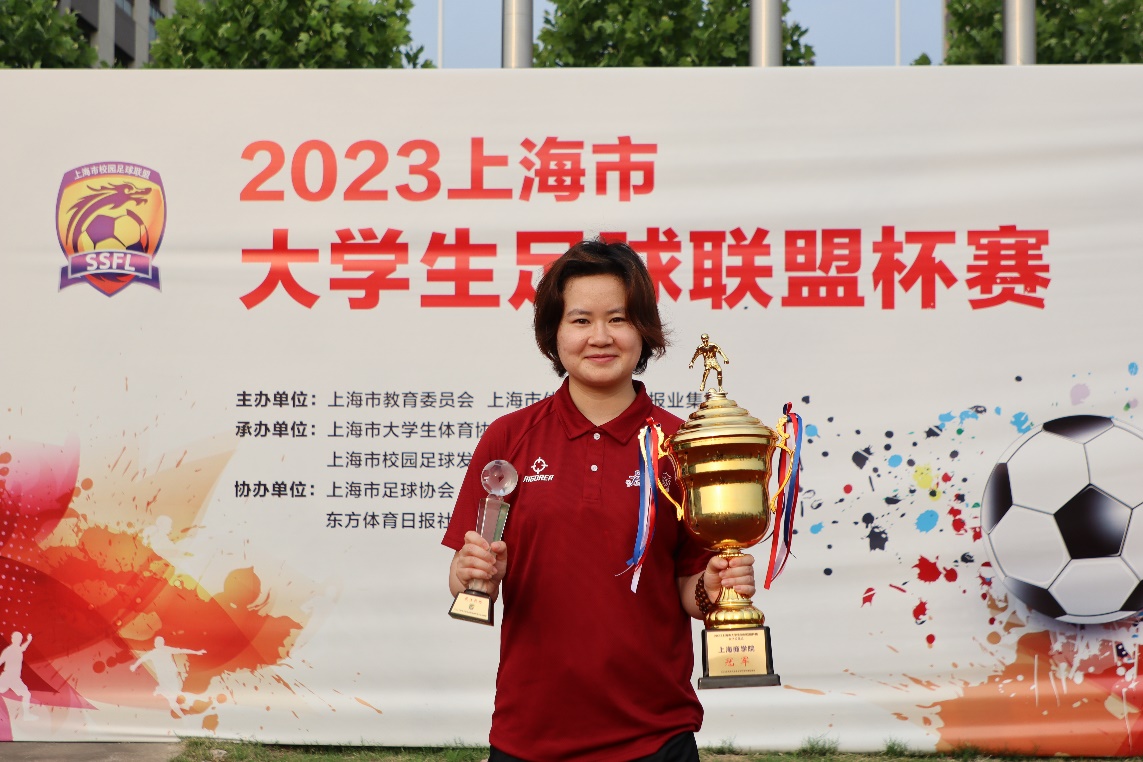 我校女足主教练徐琼获得“最佳教练”称号 我校女足主教练徐琼获得“最佳教练”称号