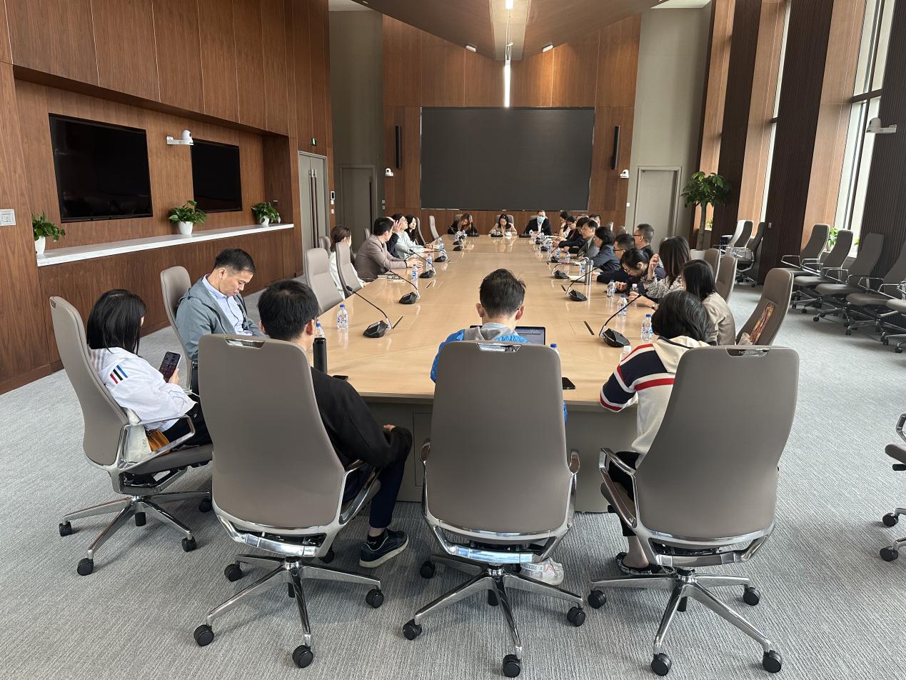 图为调研会议现场 图为调研会议现场