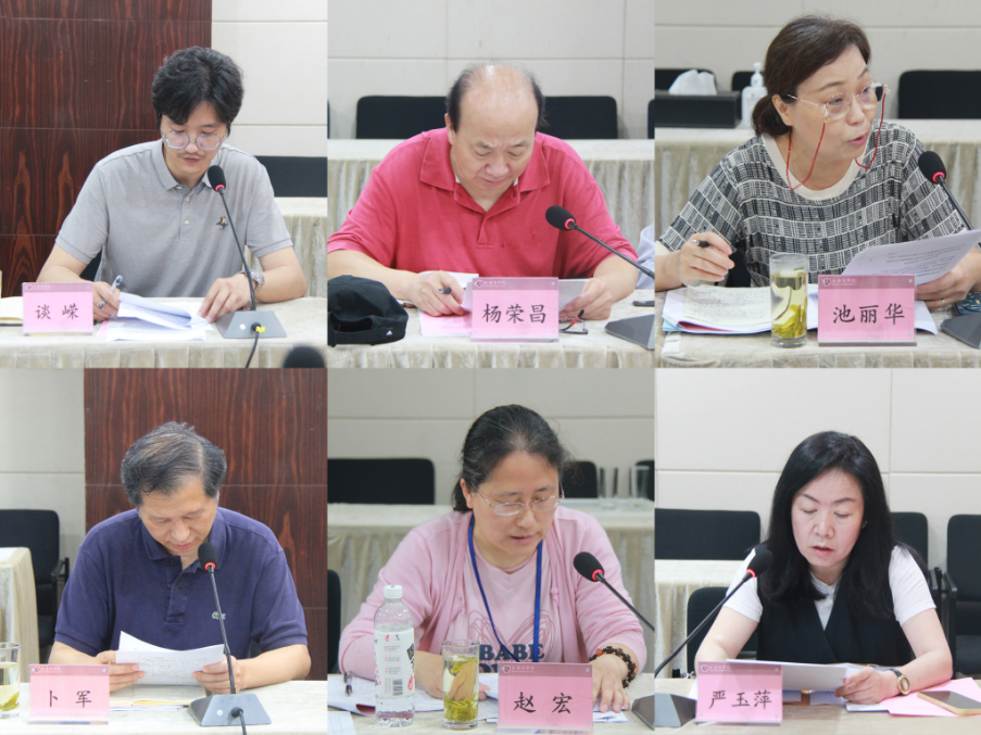 图为被检查单位党组织主要负责人汇报自查情况 图为被检查单位党组织主要负责人汇报自查情况