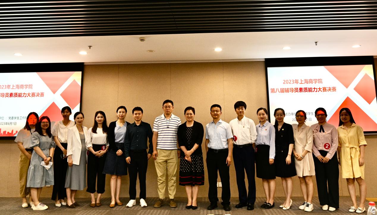 图为评委嘉宾与参赛人员合影 图为评委嘉宾与参赛人员合影