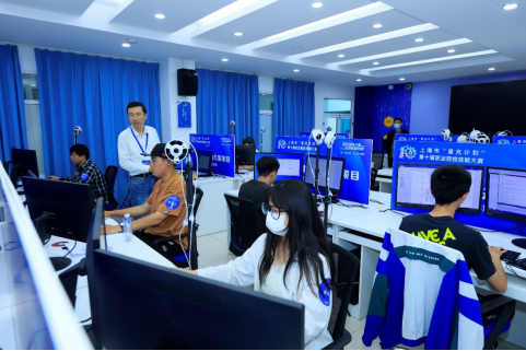 图为人社领导现场视察比赛情况 图为人社领导现场视察比赛情况