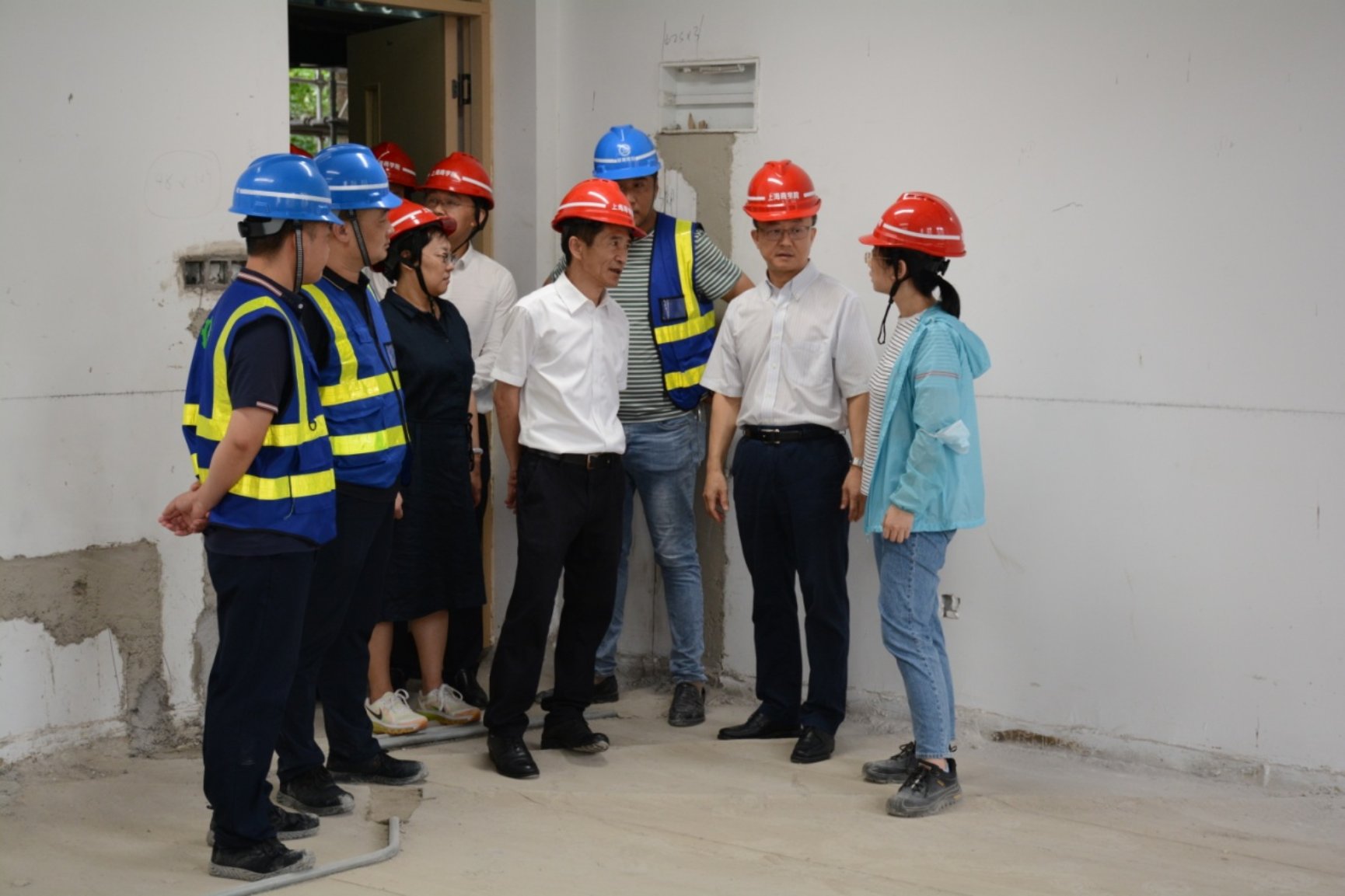 校领导检查漕宝路校区建设进展 校领导检查漕宝路校区建设进展