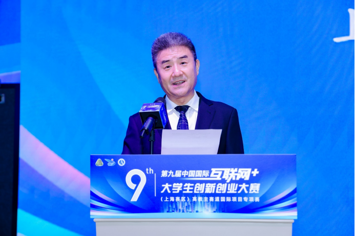 图为副校长陈剑峰致辞 图为副校长陈剑峰致辞