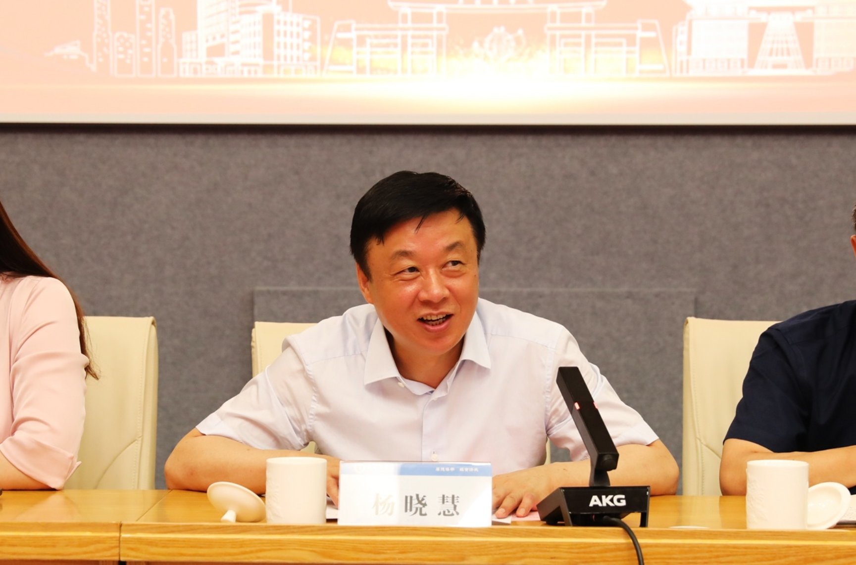 图为杨晓慧教授专家点评 图为杨晓慧教授专家点评