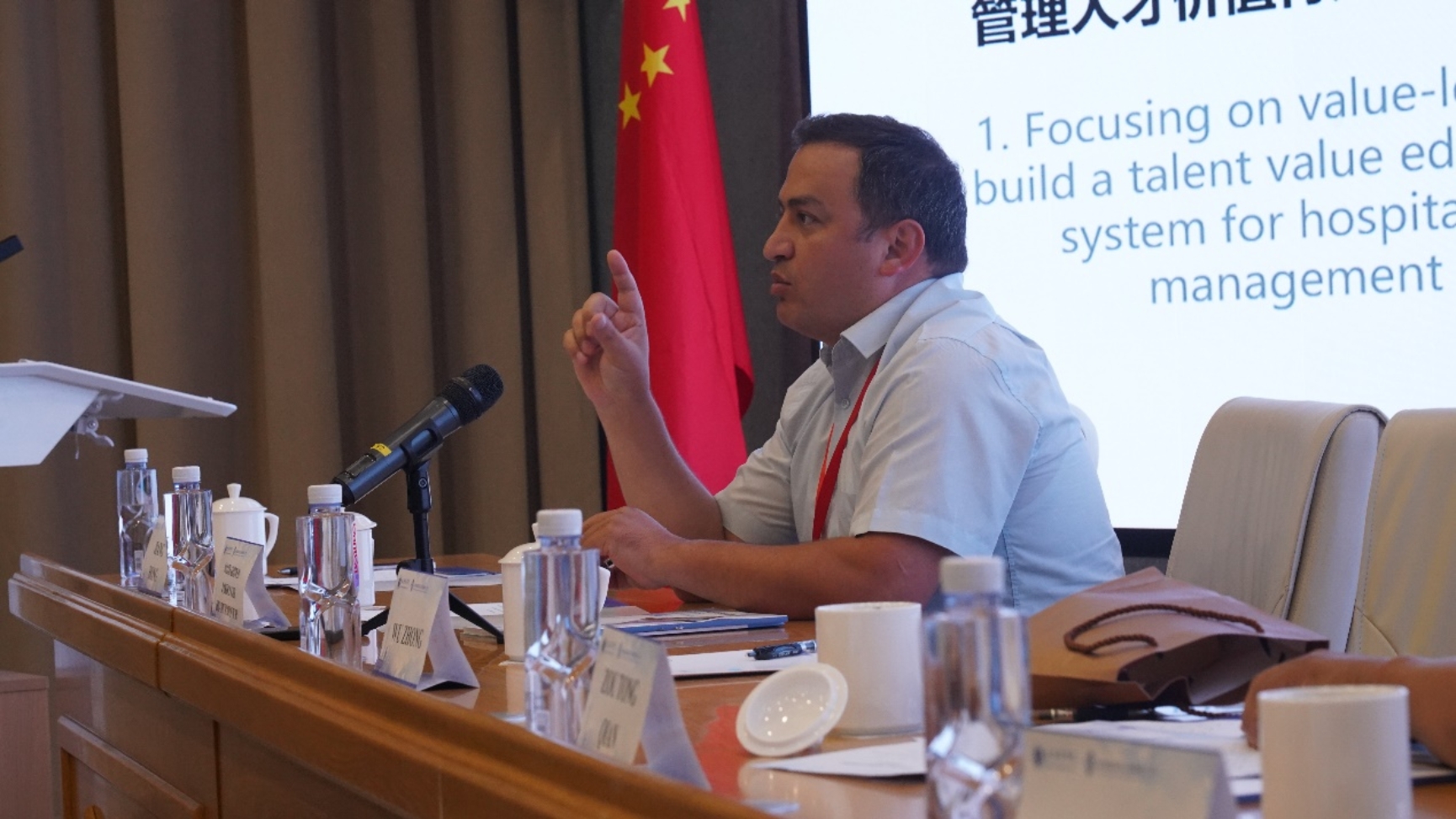 乌兹别克斯坦文化与旅游部教育和科学发展副司长马特卡里莫夫先生发言 乌兹别克斯坦文化与旅游部教育和科学发展副司长马特卡里莫夫先生发言