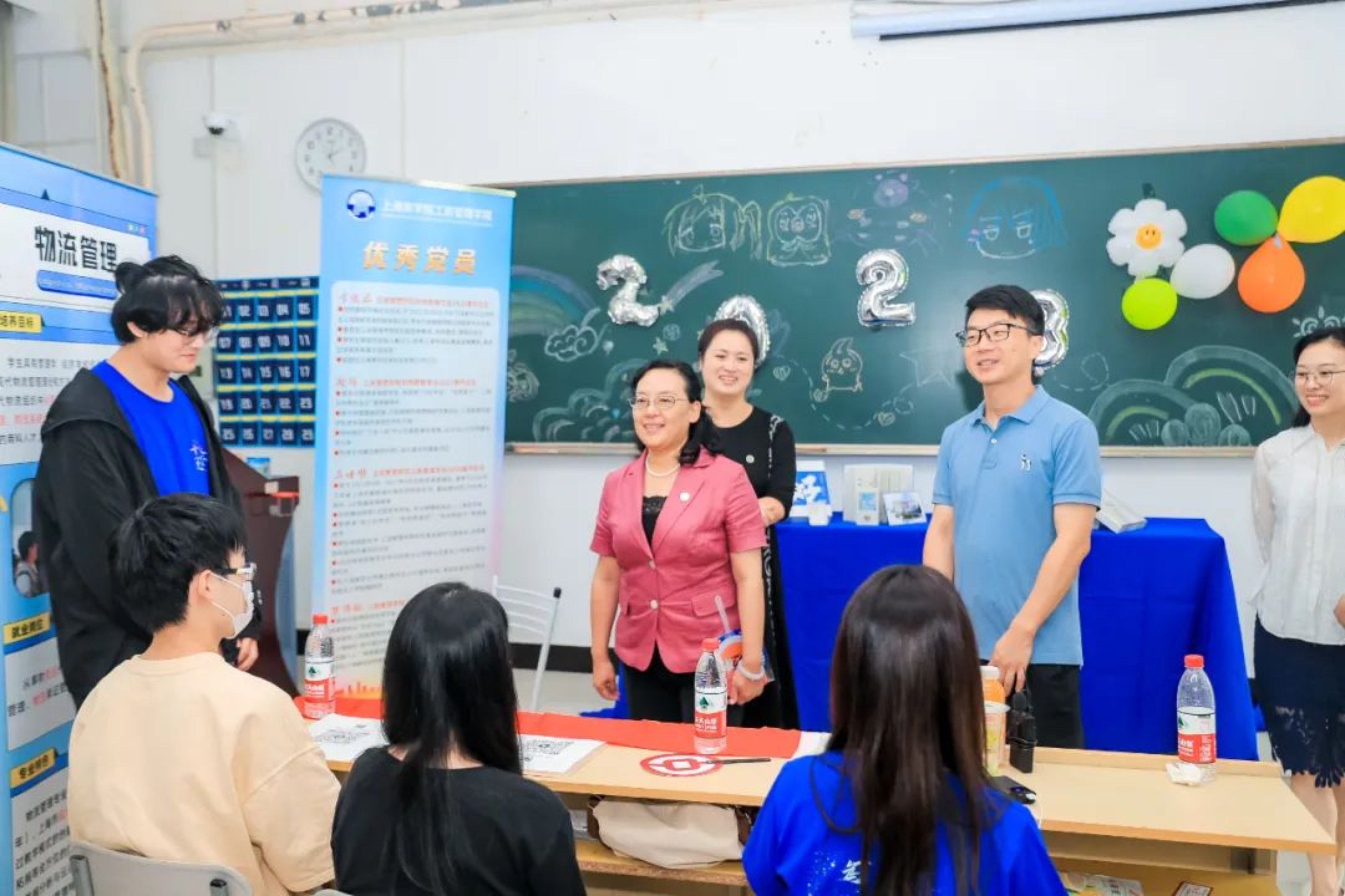 劳书记走访 劳书记走访