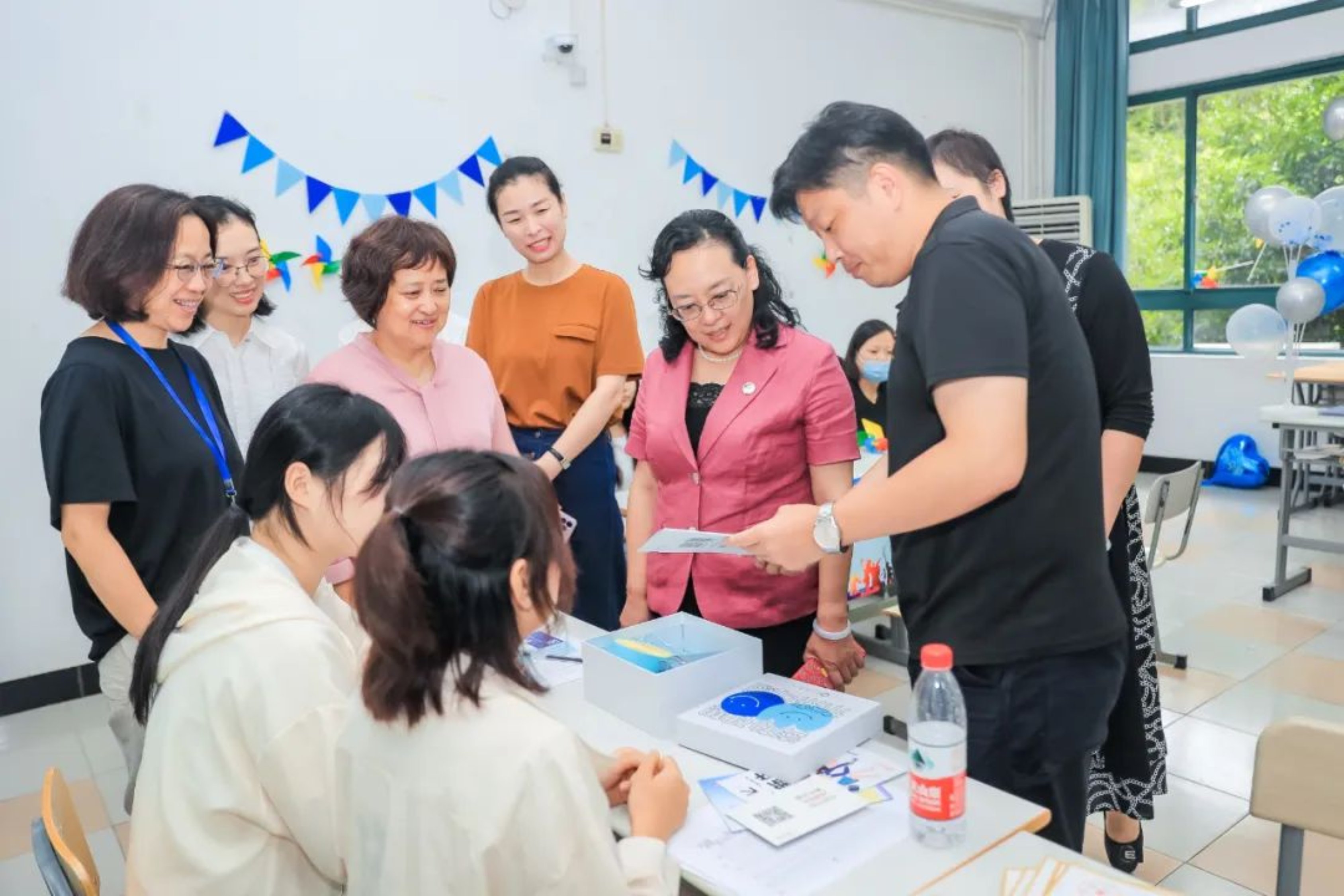 劳书记走访 劳书记走访