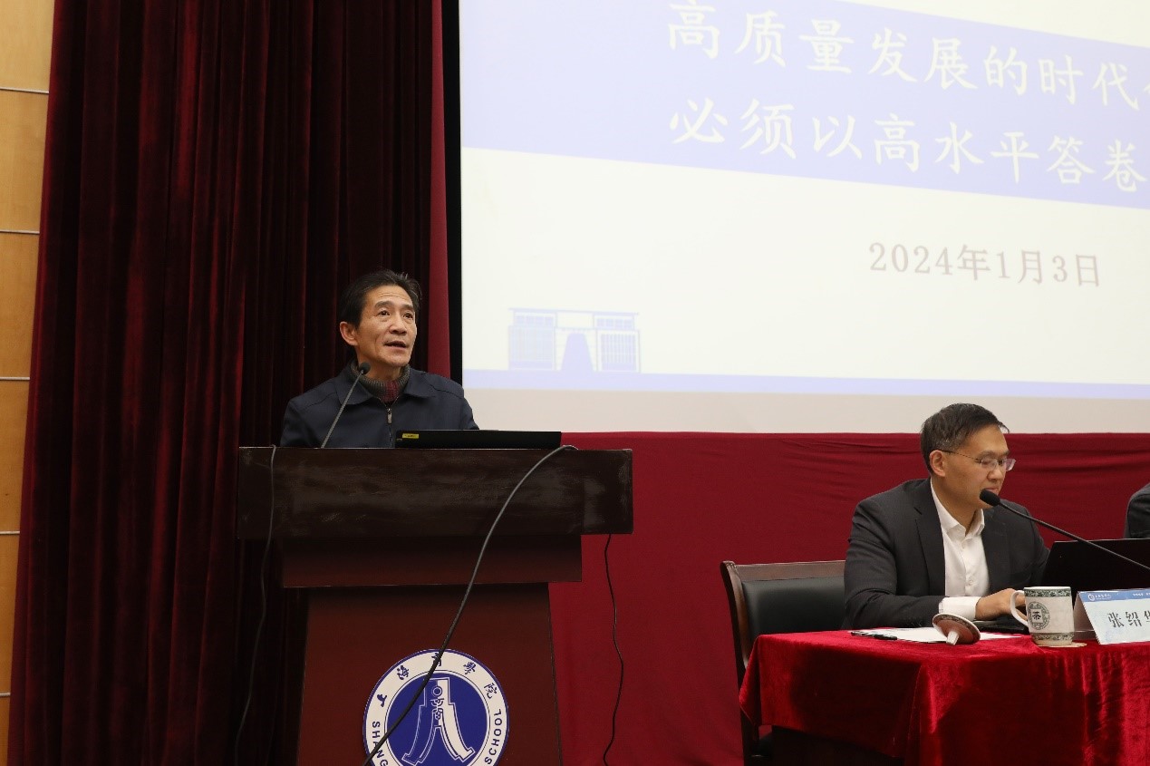图为吴忠作主题讲话 图为吴忠作主题讲话